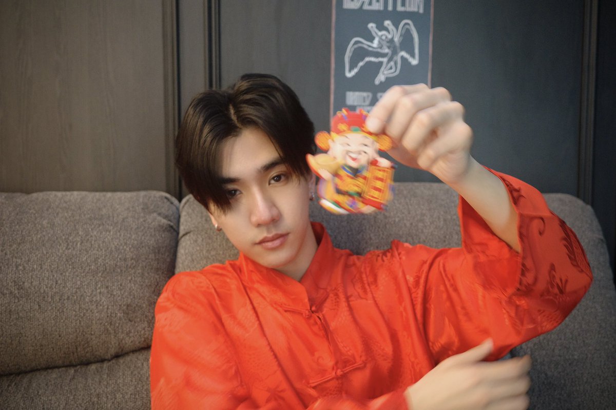 perthppe's tweet photo. 春风送暖入屠苏，新年到来喜气足。祝你春节快乐，阖家欢乐，万事如意🧧🫶🏻🖤 https://t.co/MgjkXl7zvX