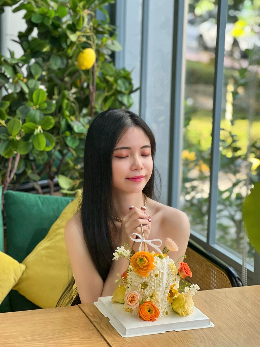 joilynn__'s tweet photo. Under the lemon tree 🍋🌳 
#JoilynnDay 🎂

#JoilynnOrchard #UnderTheLemonTree https://t.co/P5sQYCHrGR