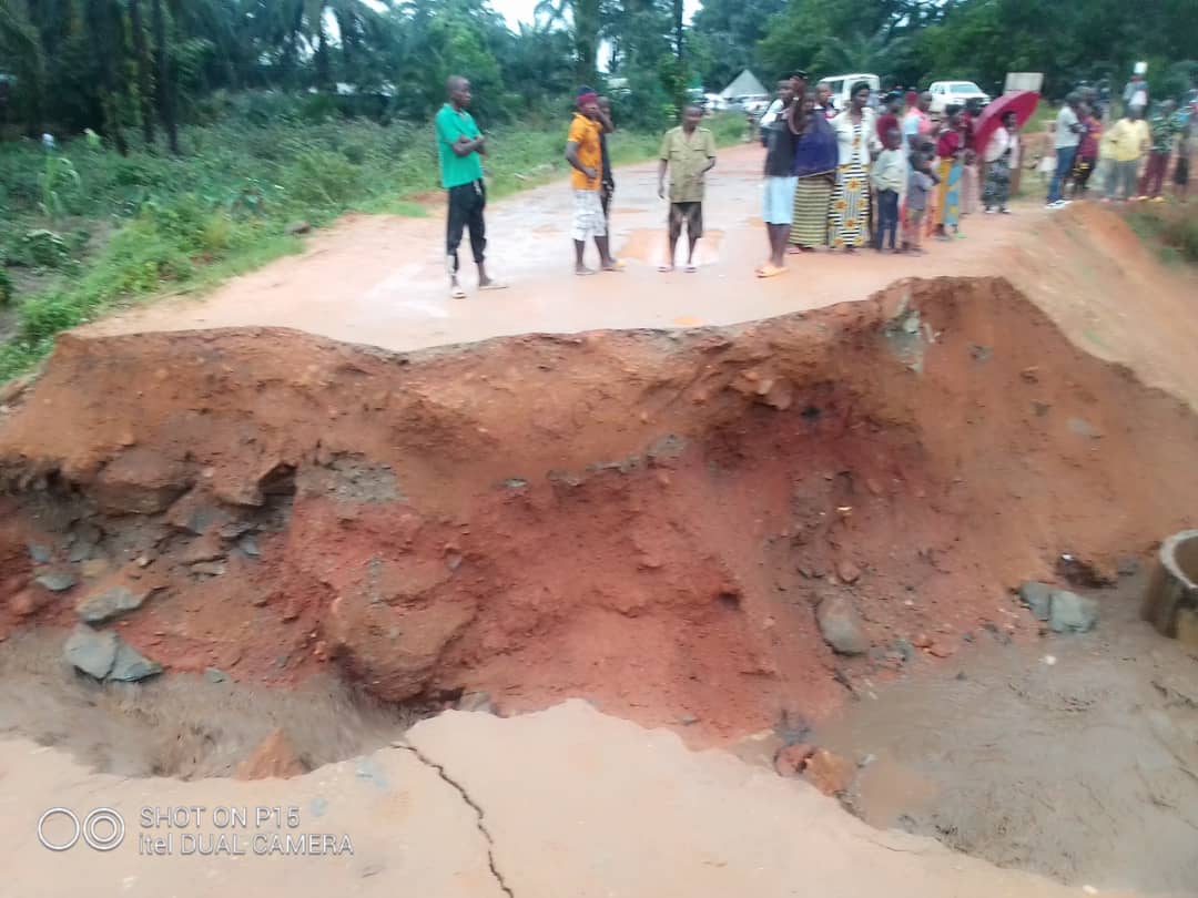MielsBurundi's tweet photo. Ibikorwa vyo gukora aho ibarabara rya Rumonge-Nyanza Lac ryaraye ricitse vyatanguye kuva muri iki gitondo ryo ku Mungu 11/02/2024. @NtareHouse,
 @BurundiGov,
 @ARBurundi
@Capt_Dukundane https://t.co/6c5RGULgk1