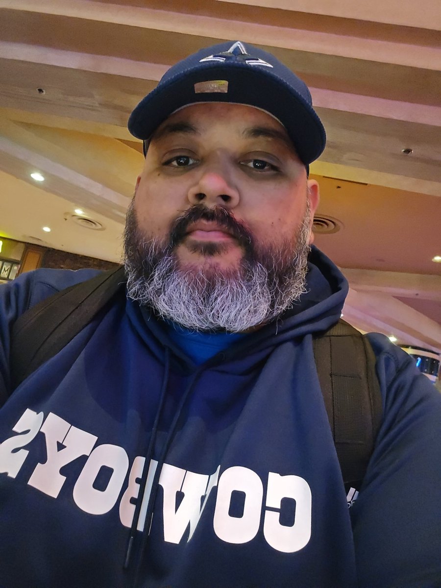 PuroPantera8302's tweet photo. Representing Da Boyz in Vegas! Wish I was going to the Superbowl, but with these crazy tix prices, it is a for sure no go😔Aside from the 49ers/Chiefs fans, Cowboys Nation is next up representing! #1stTimerInVegas #WeDemBoyz #AmericasTeam @dallascowboys https://t.co/uN5Cu1qbtR