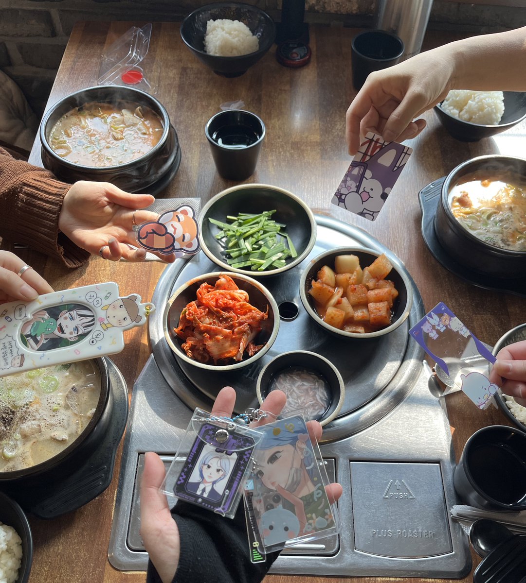 CEO_hoin's tweet photo. 횐이들 너무 재밌어서 기다림의 시간 하나도 생각 안나고 재밌어서 더 잇고 싶었지만 두통과,,일정과,, 그런 이유로 내년을 기약하구 집에 가용,, 
함께 해준 횐이들 고마워~~ 클짱들 2주년 축하한다~~! 

#눈을_떠보니_이곳은_사인클시대 https://t.co/rOTsObQWWj