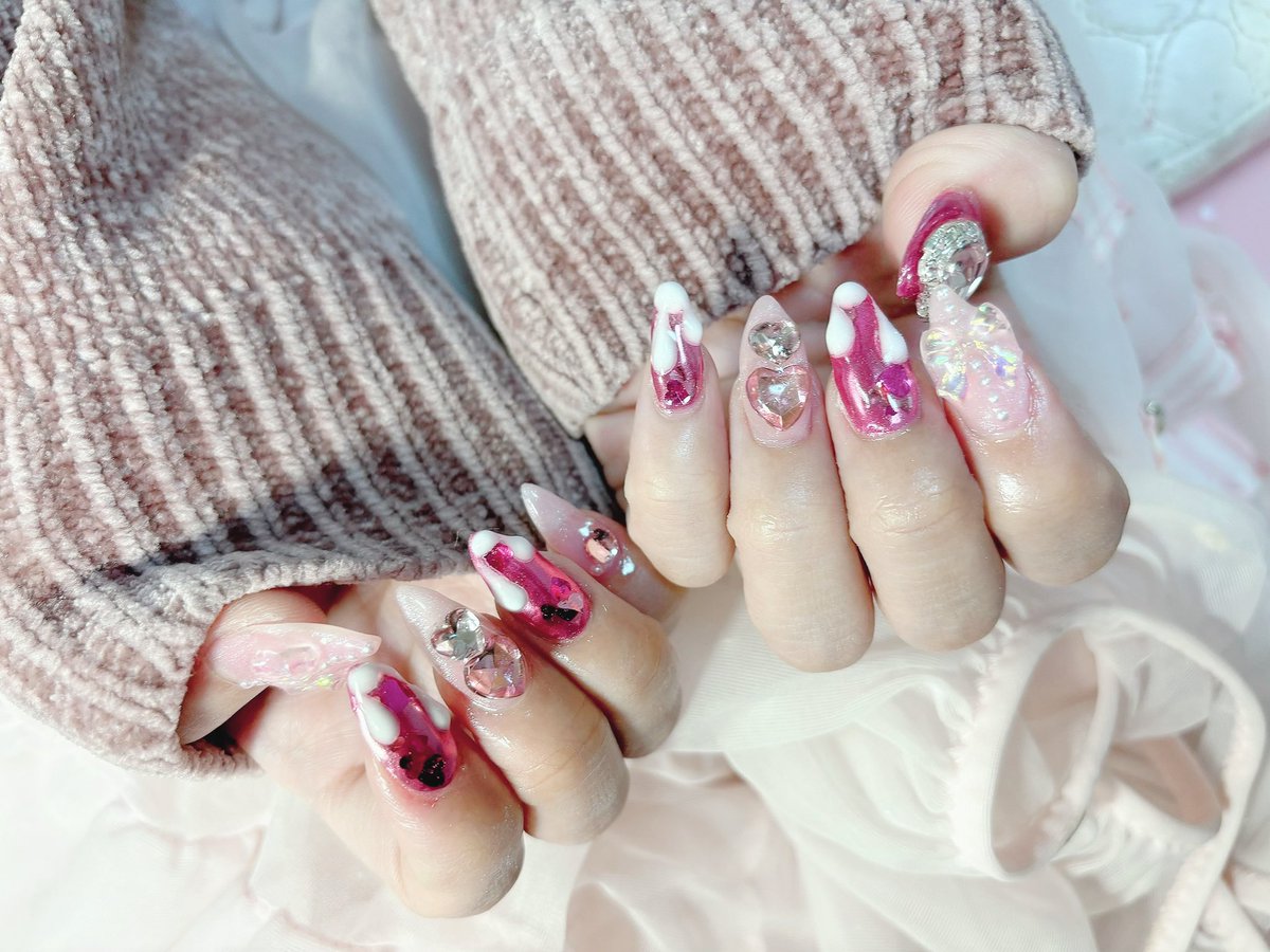 mamo_twintail's tweet photo. バレンタインネイルに変えた💅 https://t.co/EGI7daj3PK