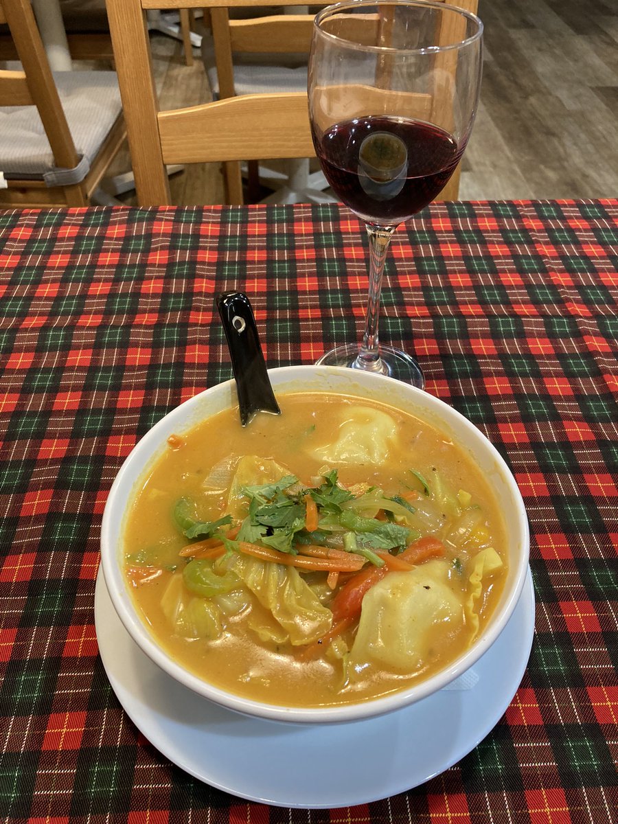 buddha_buddha13's tweet photo. 昨夜の🍽️。其の3。
辛くして‼︎とリクエストして料理して貰ったスープモモ(ポーク)
#LASTNIGHTSUPPER
#SOUPMOMO
#tibetanfood
#nepalifood
#herbstory https://t.co/QG1QcboQw9