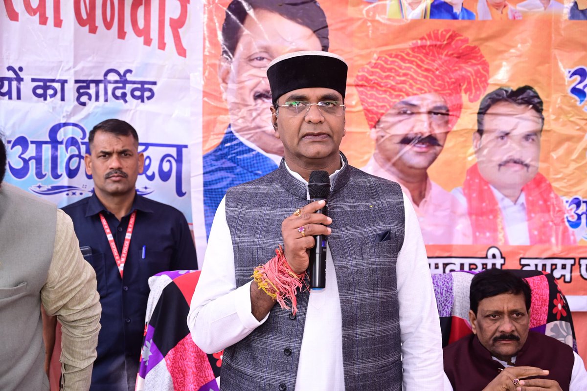 VishvasSarang's tweet photo. #गाँव_चलो_अभियान के निमित्त देवास शाजापुर लोकसभा के सोनकच्छ विधानसभा बूथ क्रमांक 157 के ग्राम कुमारिया बनवीर पंचायत में सरकार की योजनाओं से लाभान्वित हितग्राही भाई-बहनों से संवाद किया।

आदरणीय प्रधानमंत्री श्री @narendramodi जी के नेतृत्व में भाजपा सरकार की योजनाएं जन-जन के जीवन में खुशहाली ला रही हैं।
  
 #GaonChaloAbhiyaan