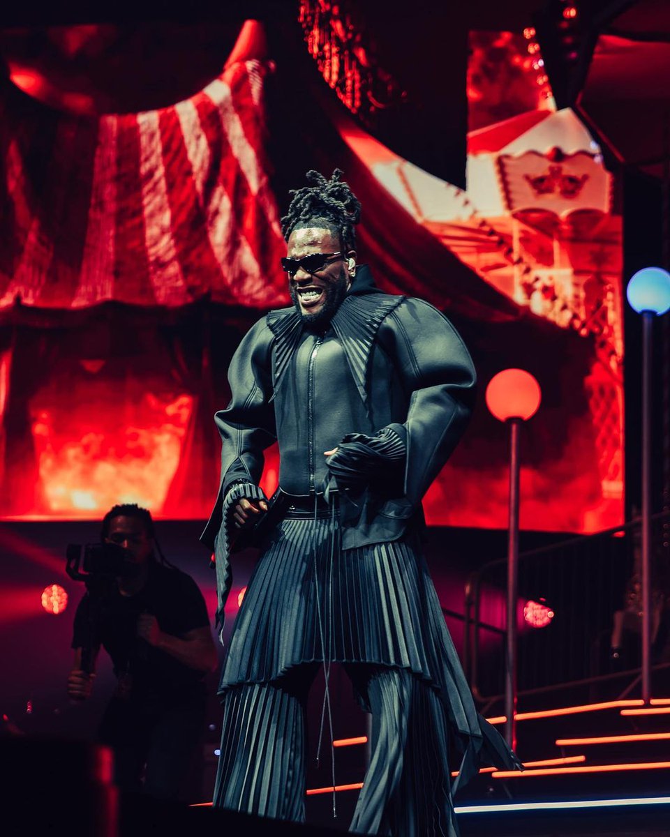 AfricaFactsZone's tweet photo. Burna Boy's concert at 40,000 capacity Paris La Defense Arena grossed more than 50 Cent's concert at the same venue.

Burna's sold out show grossed $2.86 million, while 50 Cent's show grossed $2.45 million. https://t.co/JglOTEWdVa