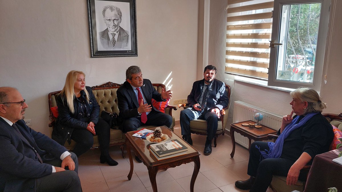 TugrulK_ZaferP's tweet photo. Şu an ülkenin 4. büyük partisi konumuna gelen Zafer Partisi %8'i geçmek üzere. Artık Türk halkı kendi durumuna el koyuyor. Tercih belli, akıl vicdan belli. Yalın ve net. Direnen ve gizleyen medya aktörleri bilsin, bu bir kuvvayı milliye mücadelesidir.
@umitozdag   #ZaferPartisi https://t.co/xEEXn0b319