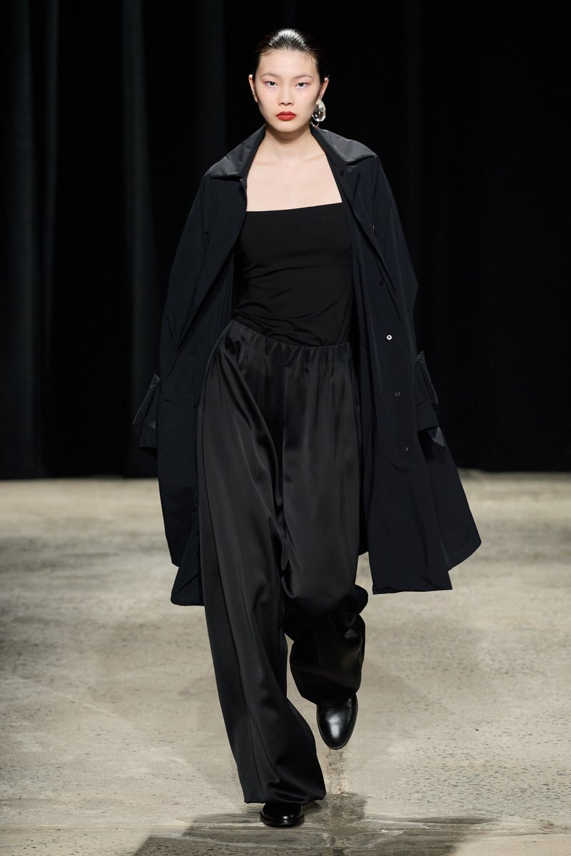VogueRunway's tweet photo. Discover #Fforme's fall 2024 collection: https://t.co/9hH4aAUpiL https://t.co/V0aC8EUNob