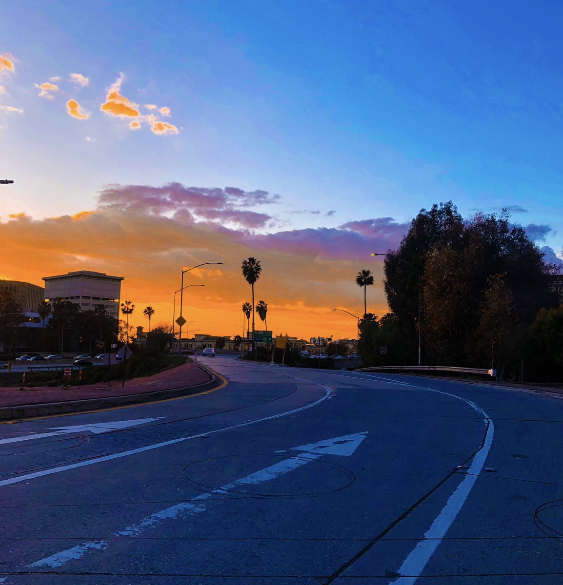 A way to the sunset❤️

#sunsetphotography #sunsetroad #sunsetsky #sunsetway #sunsets