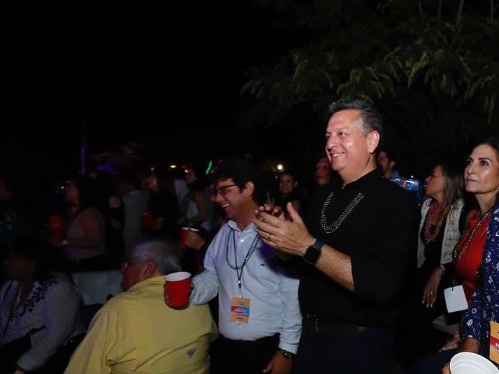 alexruzcastro's tweet photo. @MATUTEmx nos hizo recordar y cantar con lo mejor de su música en #CiudadCarnaval. 🎊Gracias a todas y todos por acompañarnos esta increíble noche 🙌🏻🎶
¡Nos vemos mañana para seguir disfrutando de nuestro #CarnavalDeMérida! 🥳 https://t.co/cBBQaGQ3Tb