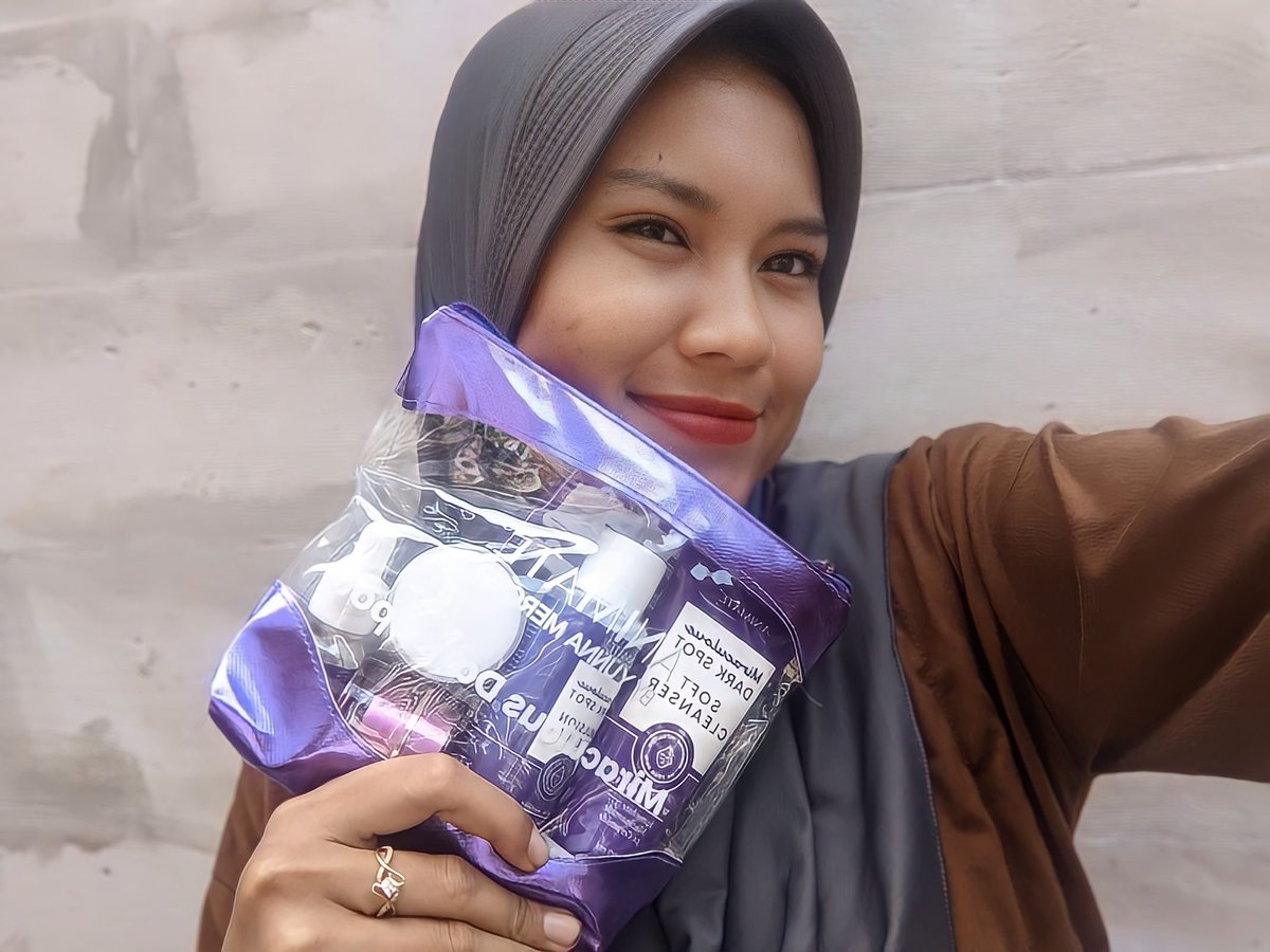 asgtyri's tweet photo. Hempaskan dark spot pake animate miraculous,,lebaran sebentar lagi loh, yuk saatnya bebas dari dark spot dengan animate😍
#miraclelspossible #cantikgaharusmahal #hidupkancantikmu https://t.co/RgzGcsRmO1