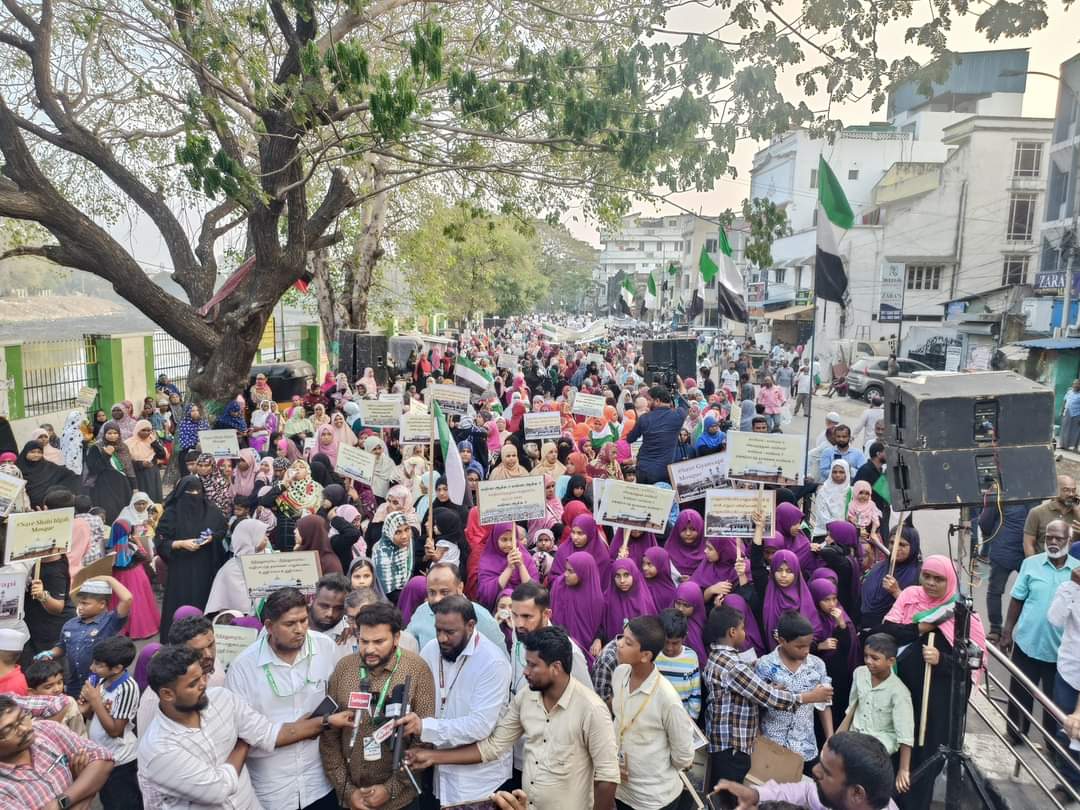 mohamed_rafidh's tweet photo. Tamil Nadu Thowheed Jamath @tntjho staged a demonstration over #36_places in #TamilNadu on Saturday demanding that places of worship of all religions be preserved as they were across the country.  #GyanvapiMosque 
#Save_PlacesOfWorship

#Haldwani
#StopTargetingIndianMuslims https://t.co/m5f7INlGGj