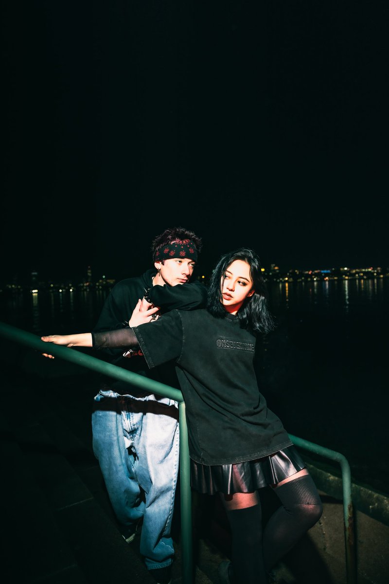 Donguyxa's tweet photo. Mila &amp; Roth https://t.co/DboaYjnm7B