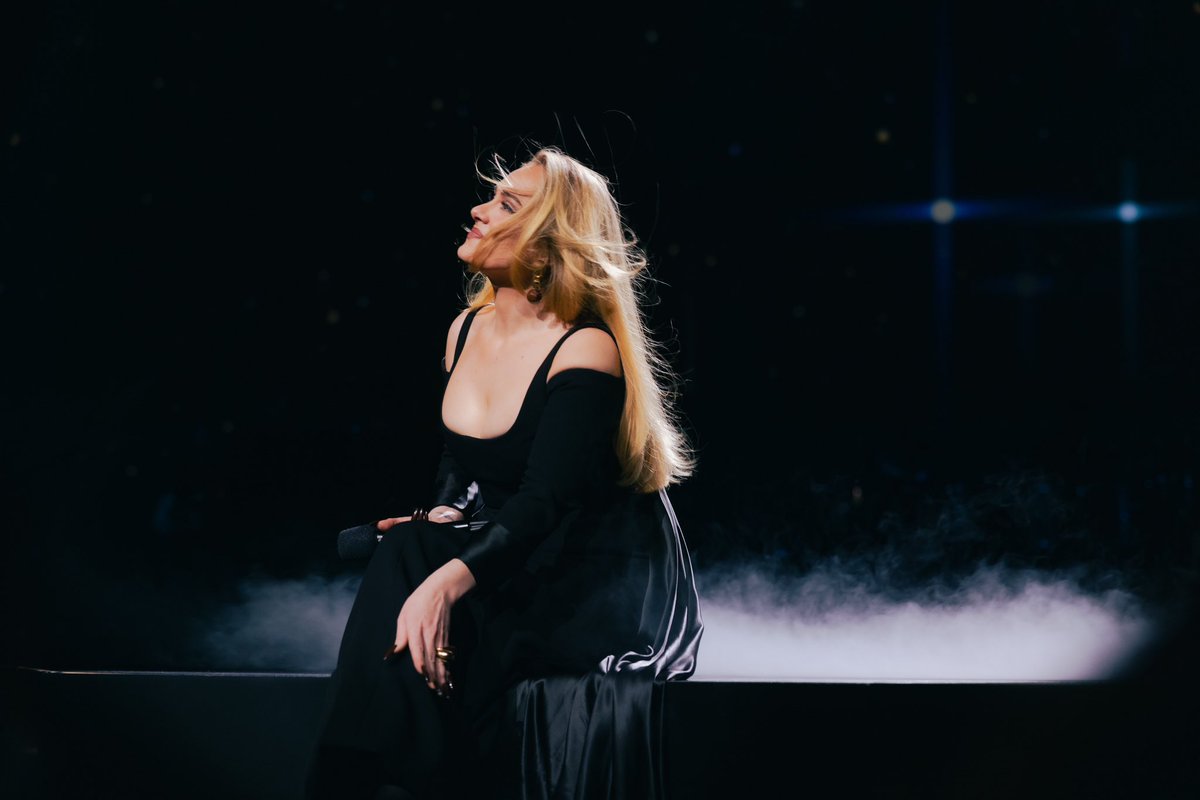 Adele's tweet photo. https://t.co/QoX0KUUJqN