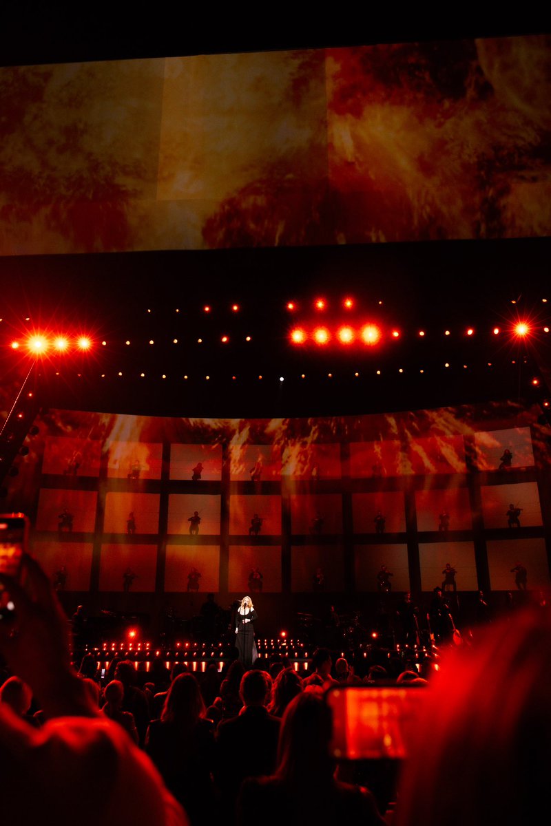 Adele's tweet photo. https://t.co/QoX0KUUJqN