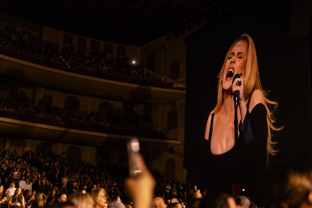 Adele's tweet photo. Weekend 38 https://t.co/cCyepTIm4o