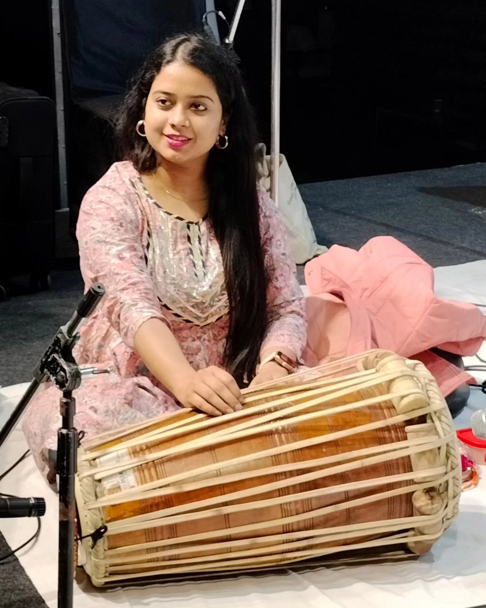 MahimaUpadhya16's tweet photo. Sound check ✅🎶
#connoughtplace #NewDelhi #Concert #11thFeb #BehindTheScene🩷 #Kathalok #Festival https://t.co/PvOEkFVWrs