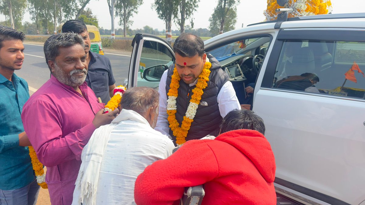 ManojParmarmp's tweet photo. शुजालपुर प्रवास के दौरान सेमली बारी चौराहे पर अखिल भारतीय बलाई महासंघ के युवा कार्यकर्ता देवकरण पोलाया मित्र मंडल द्वारा स्वागत सत्कार किया गया ।। https://t.co/JlOk2yvVo8
