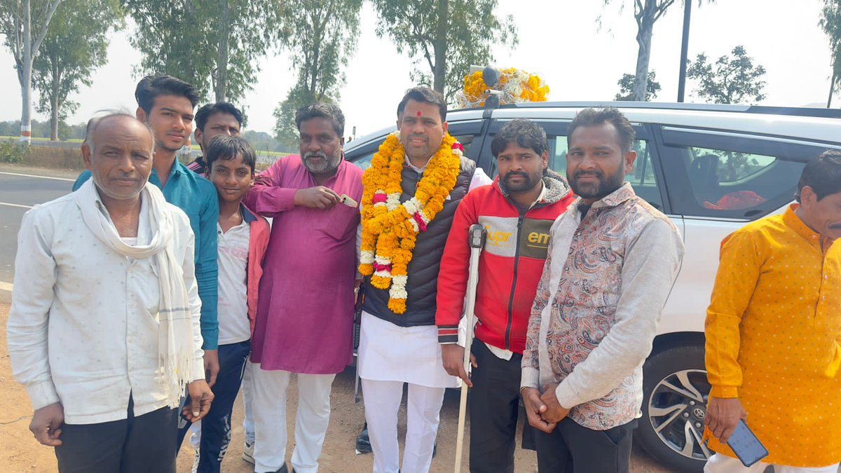 ManojParmarmp's tweet photo. शुजालपुर प्रवास के दौरान सेमली बारी चौराहे पर अखिल भारतीय बलाई महासंघ के युवा कार्यकर्ता देवकरण पोलाया मित्र मंडल द्वारा स्वागत सत्कार किया गया ।। https://t.co/JlOk2yvVo8