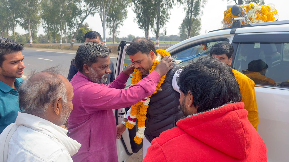ManojParmarmp's tweet photo. शुजालपुर प्रवास के दौरान सेमली बारी चौराहे पर अखिल भारतीय बलाई महासंघ के युवा कार्यकर्ता देवकरण पोलाया मित्र मंडल द्वारा स्वागत सत्कार किया गया ।। https://t.co/JlOk2yvVo8