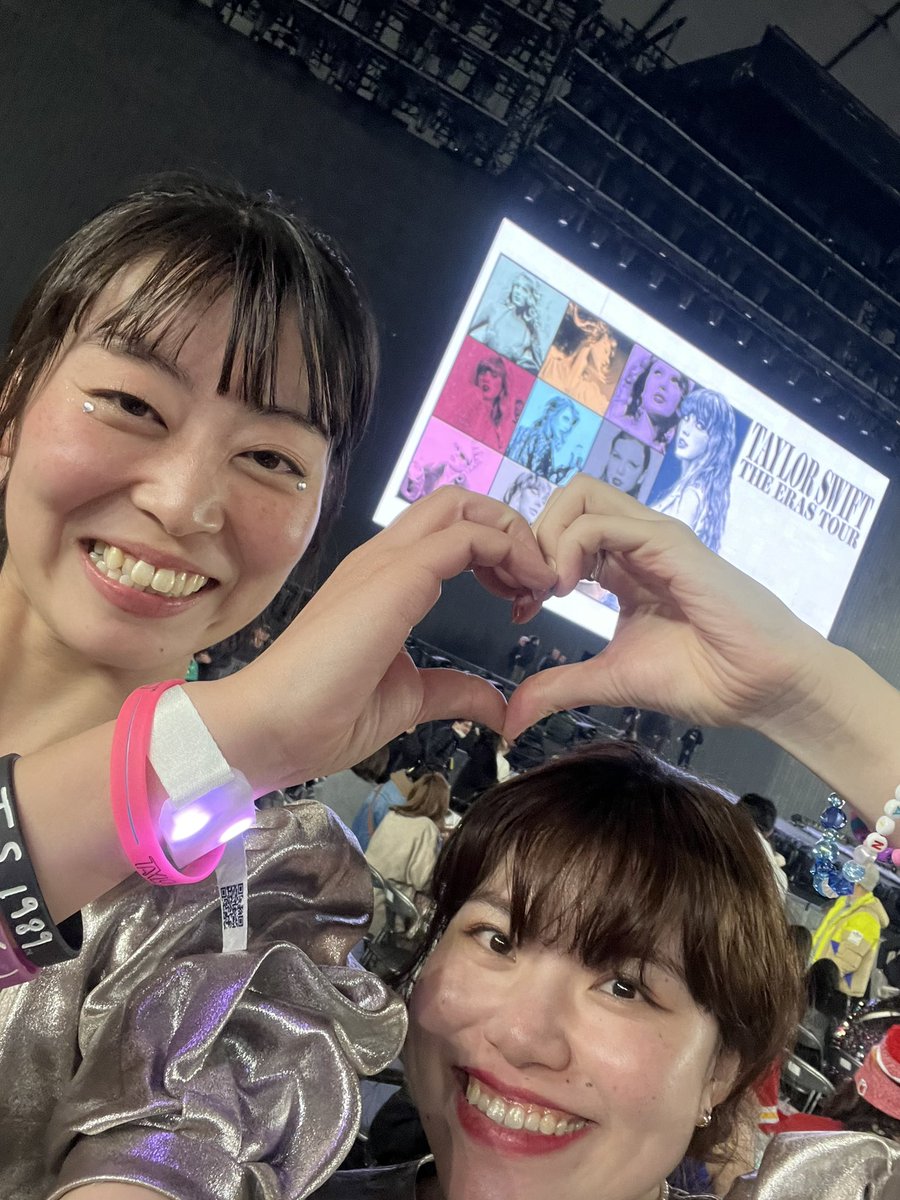 ts13an's tweet photo. @taylorswift13 Thank you Taylor!! We spent amazing time!!😭💖
We love you and we'll stay with you forever and ever🫶
#TokyoTSTheErasTour #TSTheErasTour https://t.co/jdYedYUXMm