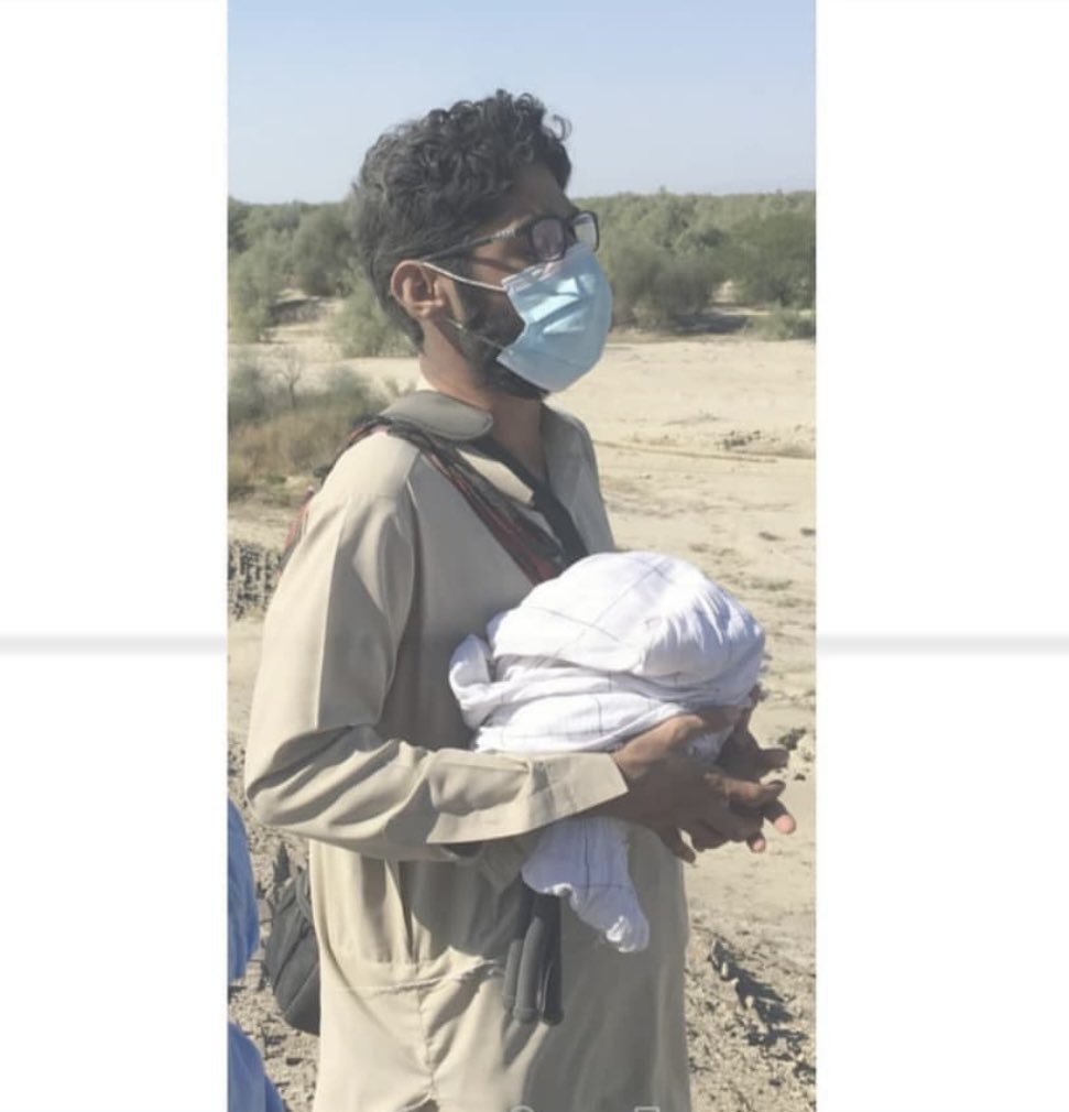 kamanchar's tweet photo. تو بُگش تئی عشق ءَ پشت پہ من چے کپتہ

تو بُگش تئی عشق ءَ گار چے بکنت مردم

ارشاد پرواز https://t.co/gkFOOauKGw