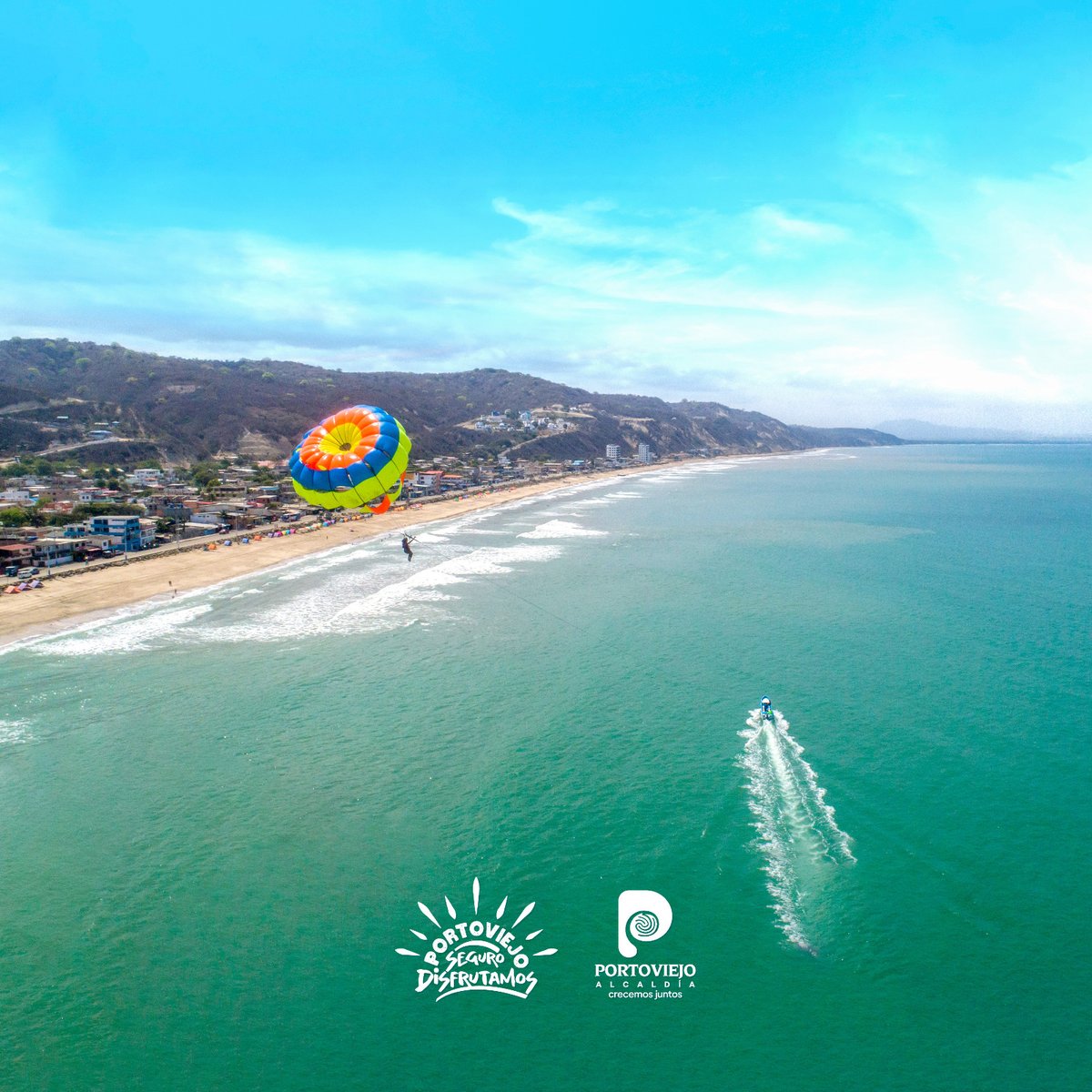 Imagínate volar en total libertad sobre el mar de Crucita.
¿Qué canción pondrías allá arriba? Anímate y ven a este paraíso natural que seguro disfrutarás. 

Nosotros empezamos, porque en este feriado, la música la pones tú…