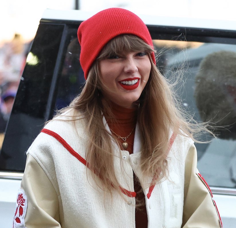 🚨| Adele reveals that she will be supporting The Chiefs at the Super Bowl for Taylor Swift!

“All of you complaining about Taylor being at the games, get a f*cking life. She’s actually made it a bit more enjoyable to watch”