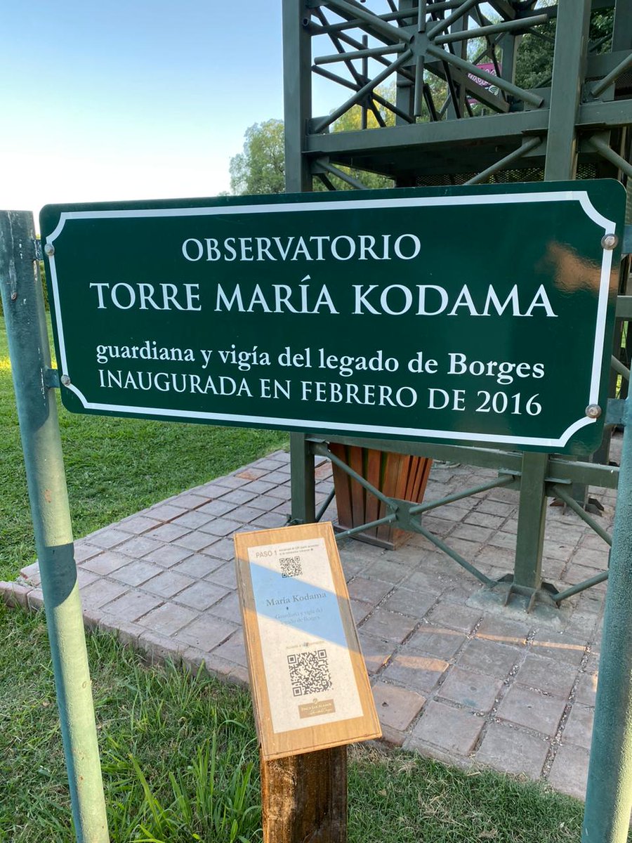 BonnatMariaLau's tweet photo. "EL LABERINTO SOÑADO" part 2
Coate, profundo admirador de Jorge, cuenta cómo cinco años antes de la muerte de Borges, tuvo un sueño en el que Susana Bombal lo llamaba para anunciarle que su amigo escritor, había muerto.
#LaberintoDeBorges https://t.co/0LdRmgvK7x