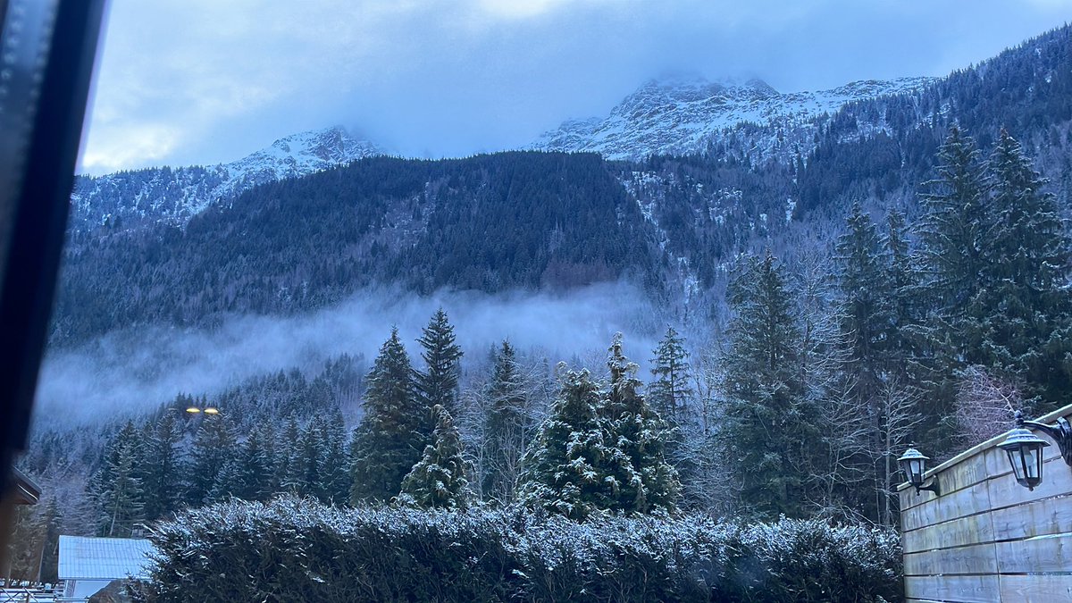 Fresh snow #lescontamines skiing