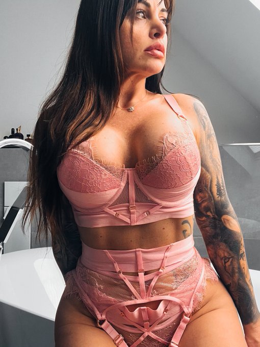 Guten Morgen ihr S&uuml;&szlig;en💋  Einen sch&ouml;nen Sonntag f&uuml;r euch und f&uuml;r alle die heute Nacht den Superbowl schauen<a href="/tag/model"class="tags"><span>#model</span></a><a href="/tag/elegance"class="tags"><span>#elegance</span></a><a href="/tag/inked"class="tags"><span>#inked</span></a><a href="/tag/sunday"class="tags"><span>#sunday</span></a><a href="/tag/dessous"class="tags"><span>#dessous</span></a><a href="/tag/kir"class="tags"><span>#kir</span></a>