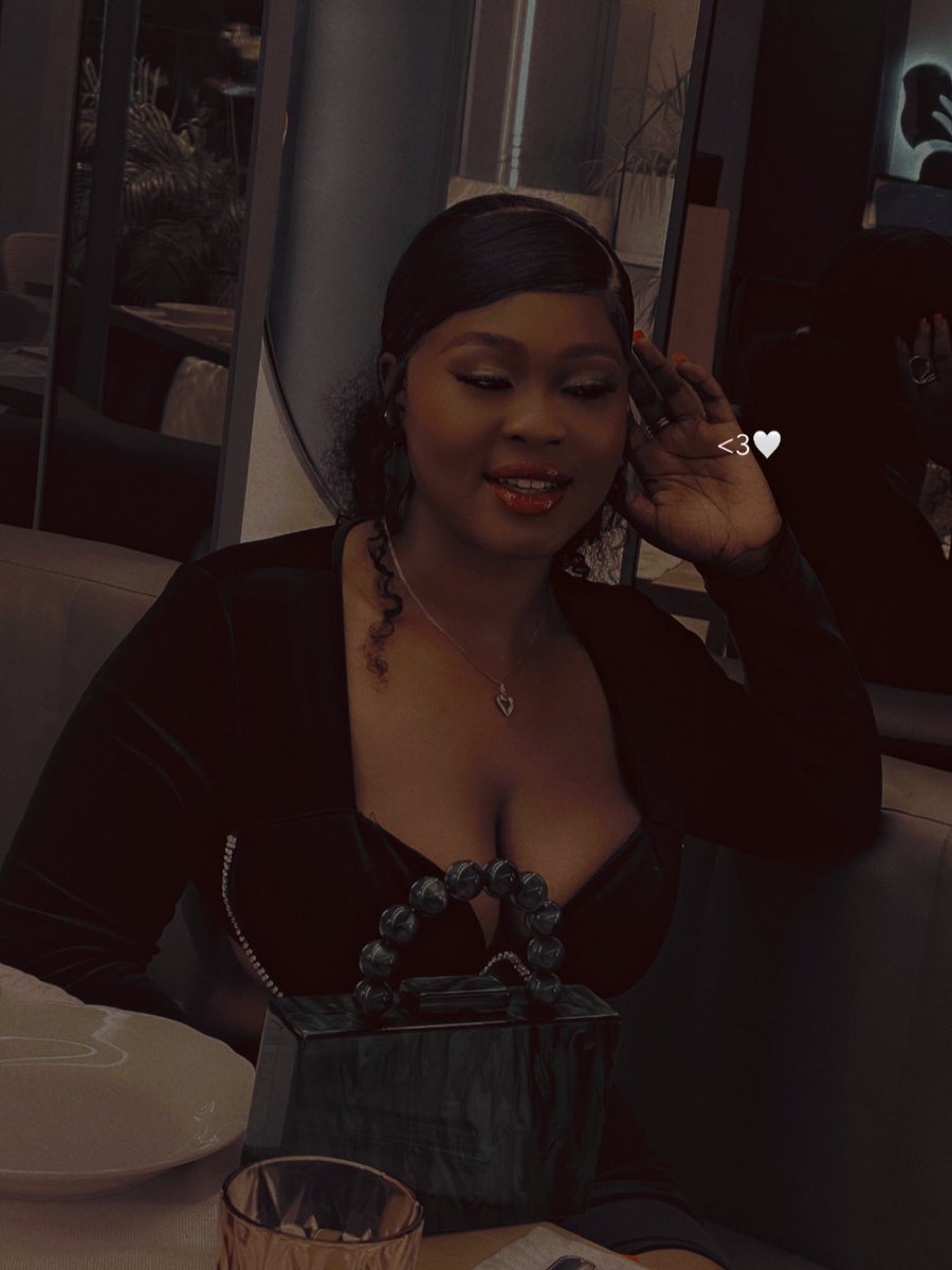 omelicious_'s tweet photo. Had the littlest birthday yesterday🥳🎂….24 looks amazing on me🤭🤭#AquariusSeason https://t.co/RhAmm6dgoX