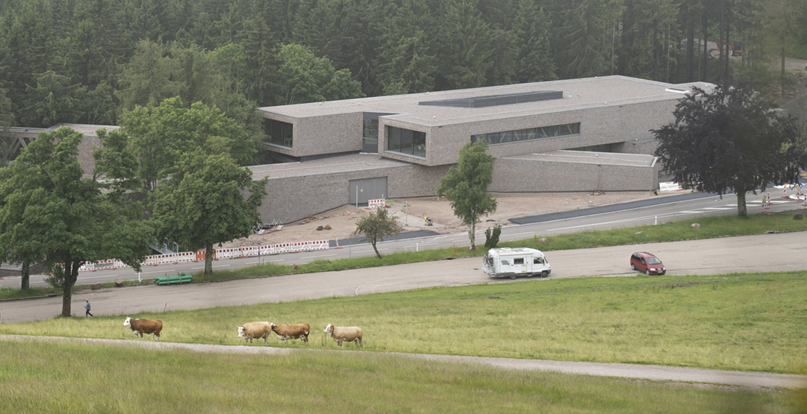 LuetzeSolutions's tweet photo. In der Industrie ist die Schaltschrankverdrahtung mit AirSTREAM längst angekommen. Mittlerweile hält die Lösung dank ihrer Vorzüge auch bei der Gebäudeautomation Einzug. Exemplarisch steht dafür ein Bauwerk im nördlichen Schwarzwald – und was für eines!

https://t.co/7KfOEjilmU https://t.co/Tm7NoUVl03