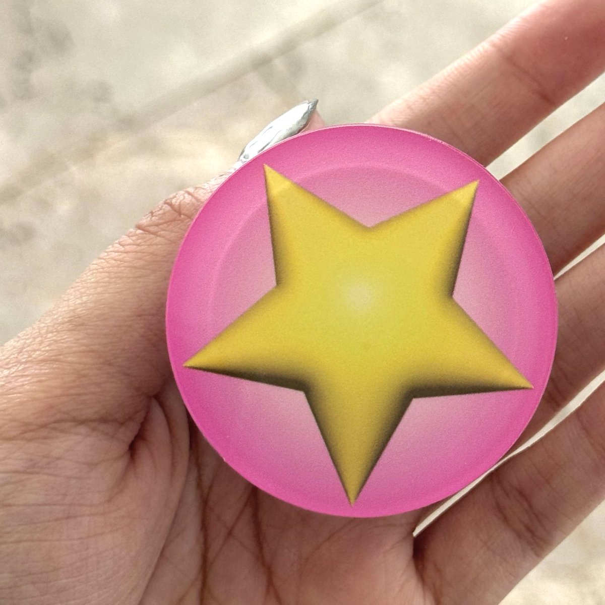 HiSugarpop's tweet photo. pop socket girlies where you at ^—^ ᯓ★ https://t.co/qKpVML8U2s