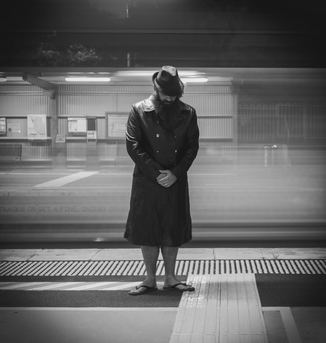 CptCaveman6's tweet photo. The Lone Flasher https://t.co/V26lXsvZ9P