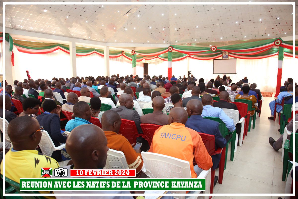 nshingamateka's tweet image. 5/5 Insistant sur la sécurité, pilier du développement, le Très Hon. Président de @nshingamateka a exhorté les habitants de #Kayanza à rester vigilants car la sécurité n'est jamais totale. Il a également sollicité leur soutien pour sauver la Radio Ubuzima FM de la fermeture.