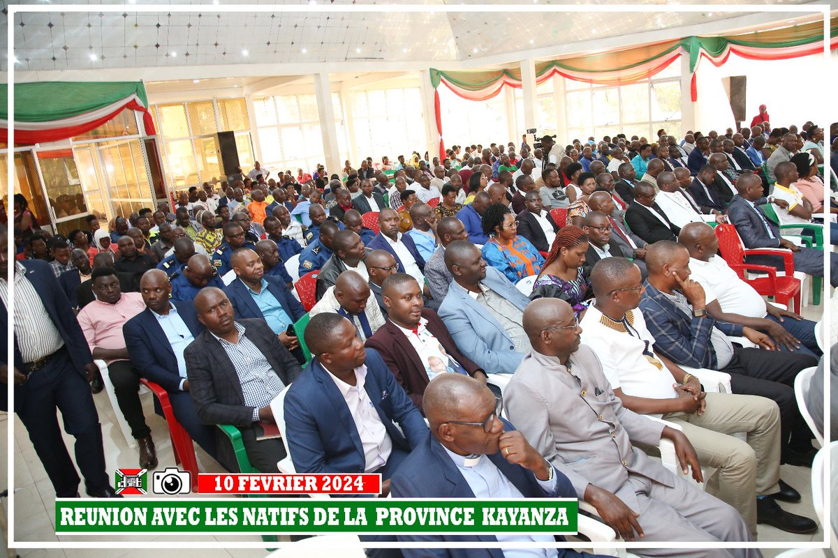 nshingamateka's tweet image. 5/5 Insistant sur la sécurité, pilier du développement, le Très Hon. Président de @nshingamateka a exhorté les habitants de #Kayanza à rester vigilants car la sécurité n'est jamais totale. Il a également sollicité leur soutien pour sauver la Radio Ubuzima FM de la fermeture.