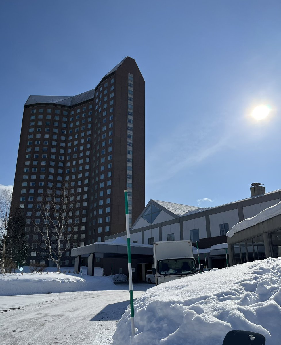 chi4cyan's tweet photo. #RUSUTSURESORT
3連休の初日は #WESTIN から出発🗻
タワーペアリフトでイーストMtへ向かってたらリフト6回止まったぞ!
おいおい(● ˃̶͈̀ロ˂̶͈́)੭ꠥ⁾⁾
見通しが良いMtイゾラは久しぶり~風力発電のプロペラがBIGだったよ!
#北海道 #千歳市から日帰り #ルスツリゾート https://t.co/lciX4B8Bnv
