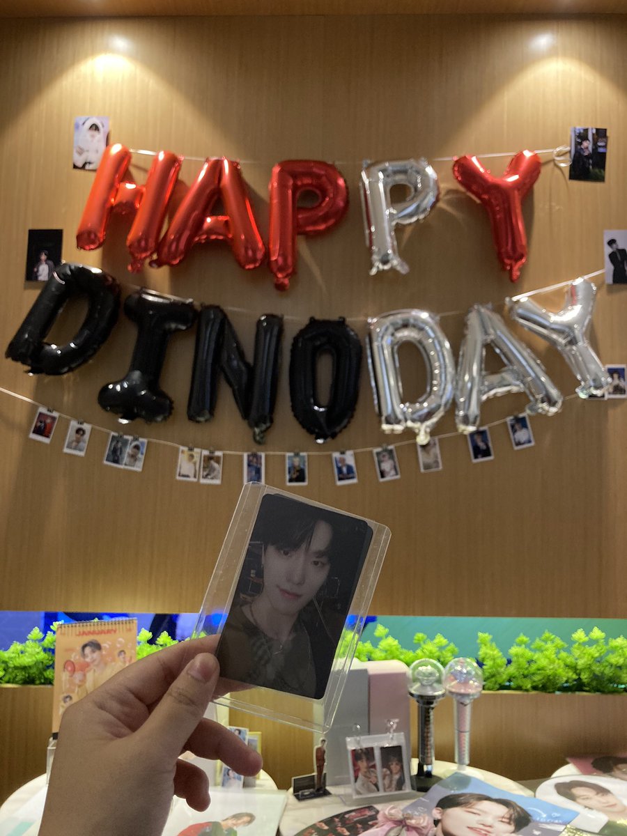 norannsshi's tweet photo. #DINOWaitInMY #WaitForDino

Plan to drop by just for a while since Im going alone. But while riding the train, a Carat sat next to me and we went together. I made a new friend thanks to Dino!!!😆

HAPPIEST BIRTHDAY URI DINO~💕 https://t.co/JESkmWLoe5