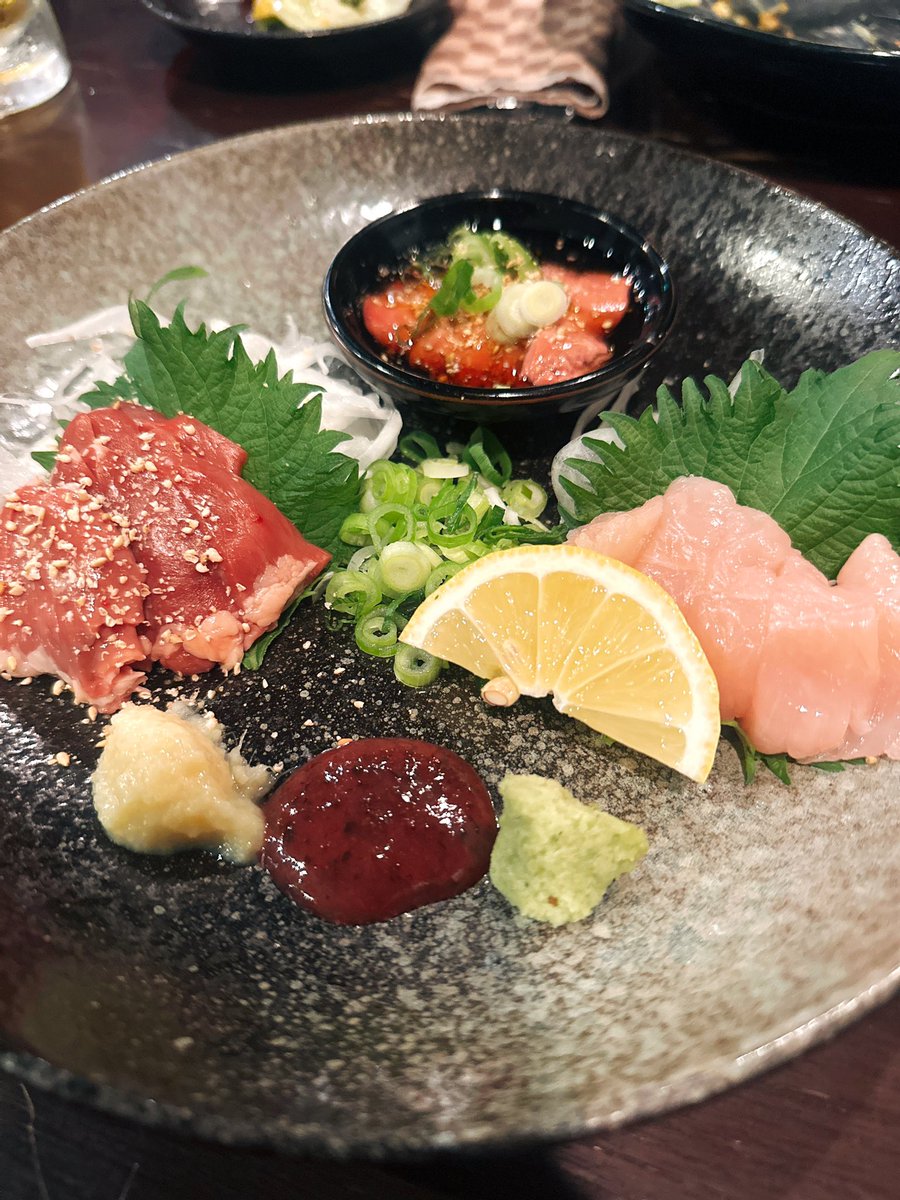 ReikoShigeki's tweet photo. 病院で
美肌レーザーと脱毛🏥
お肌のこと
美容医療とか化粧品とか色々勉強😊
自分で体験していくこと大切❣️
でも、やればやるほど
自分の手でお客様の身体や肌と向き合えるエステの良さを実感🥰して、

そのあとの美味しくて
楽しすぎる食事会🍶
焼き鳥美味しすぎて、
もうすでに食べたくなってる🤣 https://t.co/GffwMUJOpa