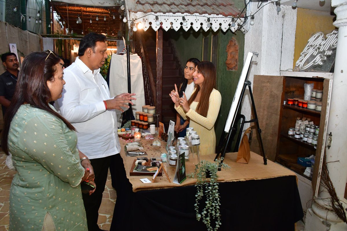 ShelarAshish's tweet photo. The SOS Flea by https://t.co/VYoylVJbKG is an amazing sustainable experience curated by @chaitsiahuja, the founder of Brown Living. The flea had all kinds of sustainable and artisan made products from ajrak sarees to hemp co-ord sets, organically grown food to kashmiri skin care and much more.  

Located in the heart of Bandra, Brown Living has put up a truly planet-positive experience.  I recommend my fellow community to come experience this event and support a this much needed planet positive movement.