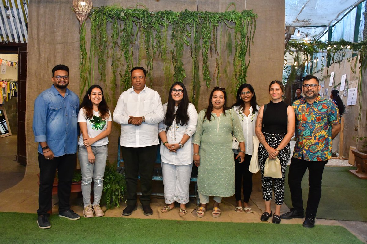 ShelarAshish's tweet photo. The SOS Flea by https://t.co/VYoylVJbKG is an amazing sustainable experience curated by @chaitsiahuja, the founder of Brown Living. The flea had all kinds of sustainable and artisan made products from ajrak sarees to hemp co-ord sets, organically grown food to kashmiri skin care and much more.  

Located in the heart of Bandra, Brown Living has put up a truly planet-positive experience.  I recommend my fellow community to come experience this event and support a this much needed planet positive movement.