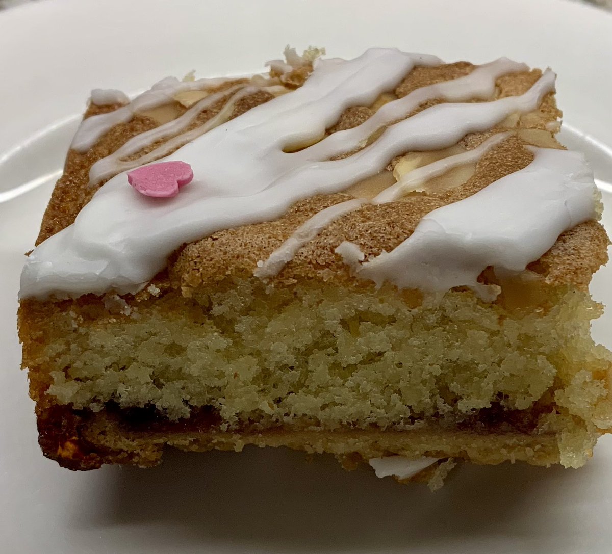 AYEARFORHOPE's tweet photo. #cakenews
Here is some bakewell slice my daughter made yesterday @NinaWarhurst
Would it trump the Taylor Swift cake 🍰
🤔🤔🤔🤔 https://t.co/hyuxZxh9px