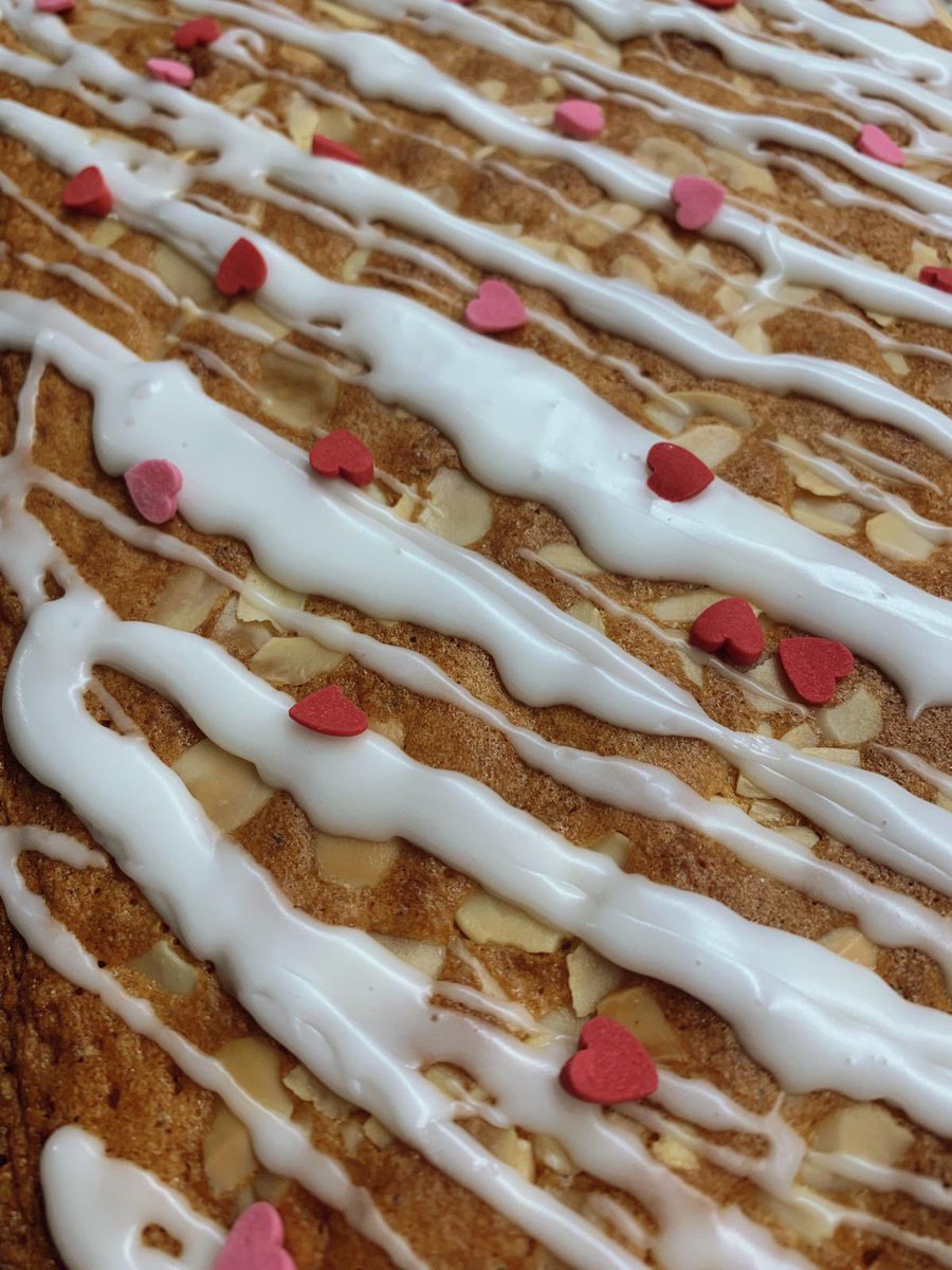 AYEARFORHOPE's tweet photo. #cakenews
Here is some bakewell slice my daughter made yesterday @NinaWarhurst
Would it trump the Taylor Swift cake 🍰
🤔🤔🤔🤔 https://t.co/hyuxZxh9px