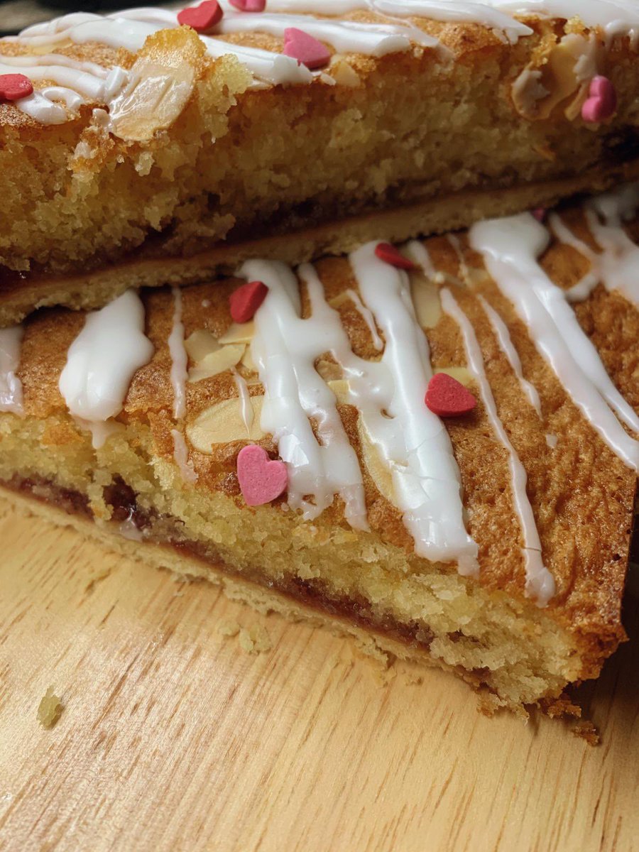 AYEARFORHOPE's tweet photo. #cakenews
Here is some bakewell slice my daughter made yesterday @NinaWarhurst
Would it trump the Taylor Swift cake 🍰
🤔🤔🤔🤔 https://t.co/hyuxZxh9px