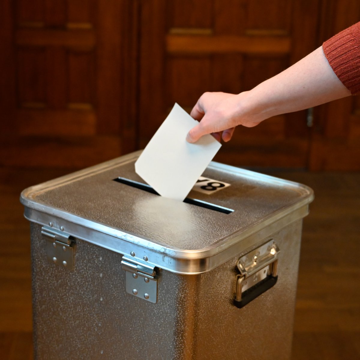 Jetzt sind alle Wahllokale geöffnet & ihr könnt vor Ort eure Stimme abgeben! Wenn ihr wissen möchtet, wo euer Wahllokal ist, schaut auf eure Wahlbenachrichtigung wahlen-berlin.de/wahlen/BU2024/… Hilfreiche Infos zum Wahltag auch berlin.de/ba-pankow/wahl… #wahlticker #Pankow
