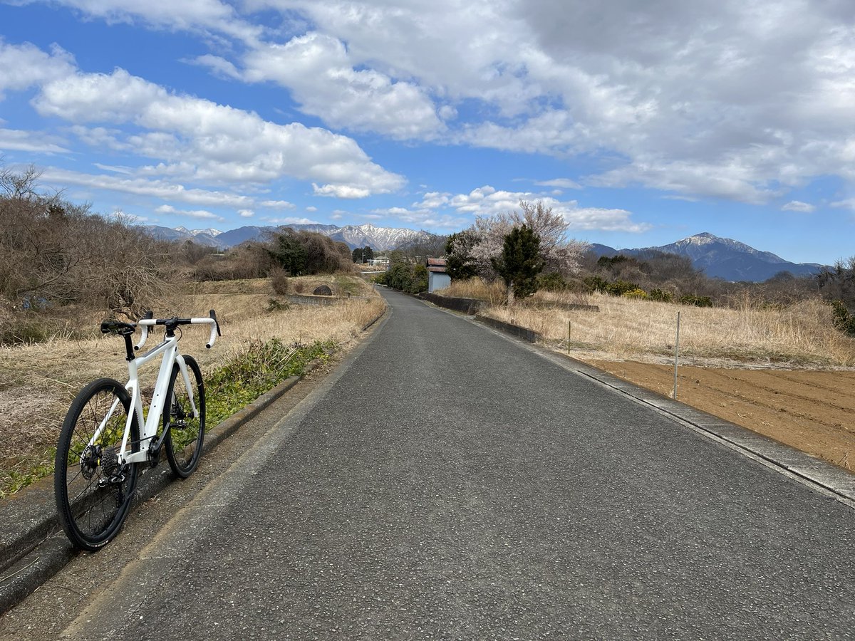 このまままったり田舎ツーリングして日常からの開放を感じたい(この後レースで足が攣るまで追い込まれた)