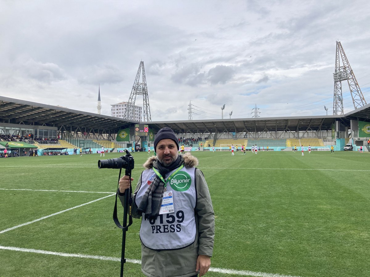 Bugün Esenler Erokspor - Afyonspor maçındayım. Maçta bol bol fotoğraf çekeceğim.

⚠️ Fotoğraflara ulaşmak için aşağıdaki sayfayı beğenerek yerinizi ayırtın.
📸 Fotoğraflar: facebook.com/selimdemirer

🏆 TFF 2. Lig Beyaz Grup 25. Hafta
⚔️ @esenlererokspor - <a href="/Afyonspor/">Afyonspor Kulübü</a>