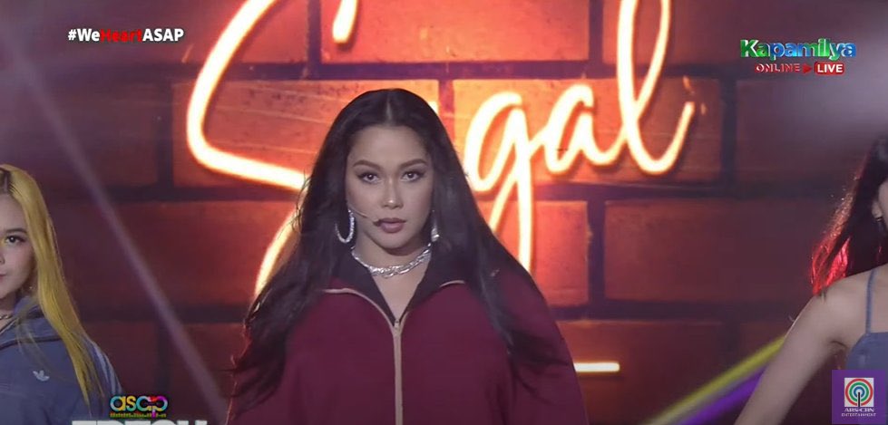 majaddict's tweet photo. Everyone missed you dancing on ASAP, Maj. I mean, di mo pa nga mabigay todo ang dance prod mo kasi buntis ka pero you still gave the best performance 👏👏👏

Iba ka, nag-iisa ka talaga 👑 https://t.co/yhx97rbD8C