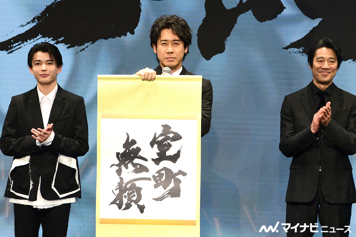 mn_enta's tweet photo. 大泉洋、映画『室町無頼』主演で長尾謙杜らと世直し「『マッドマックス』目指してんの!?」　(写真6枚)

#大泉洋 #長尾謙杜 #松本若菜 #北村一輝 #柄本明 #堤真一 #入江悠 #室町無頼 #製作発表会見
 https://t.co/WnCaVT65MU https://t.co/2rbeRjU5r5