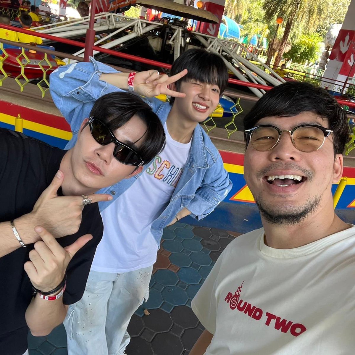 AfternoonZeeNew's tweet photo. ◜Facebook : GoodDay⌇

🗓 : 10.02.2024

คู่ที่ใจเย็นที่สุด 'ซี-นุนิว' กับภารกิจตามหาสวนสนุกกรุงเทพฯ ✨

ดูได้แล้วที่ 🔗 : https://t.co/n4Nt6Ut0oh

#ถ้าโลกนี้ไม่มีGPSxซีนุนิว

@zee_pruk @CwrNew 
꒰ #ZeeNuNew #ซนซน ꒱ https://t.co/jfkI2Ndaa3